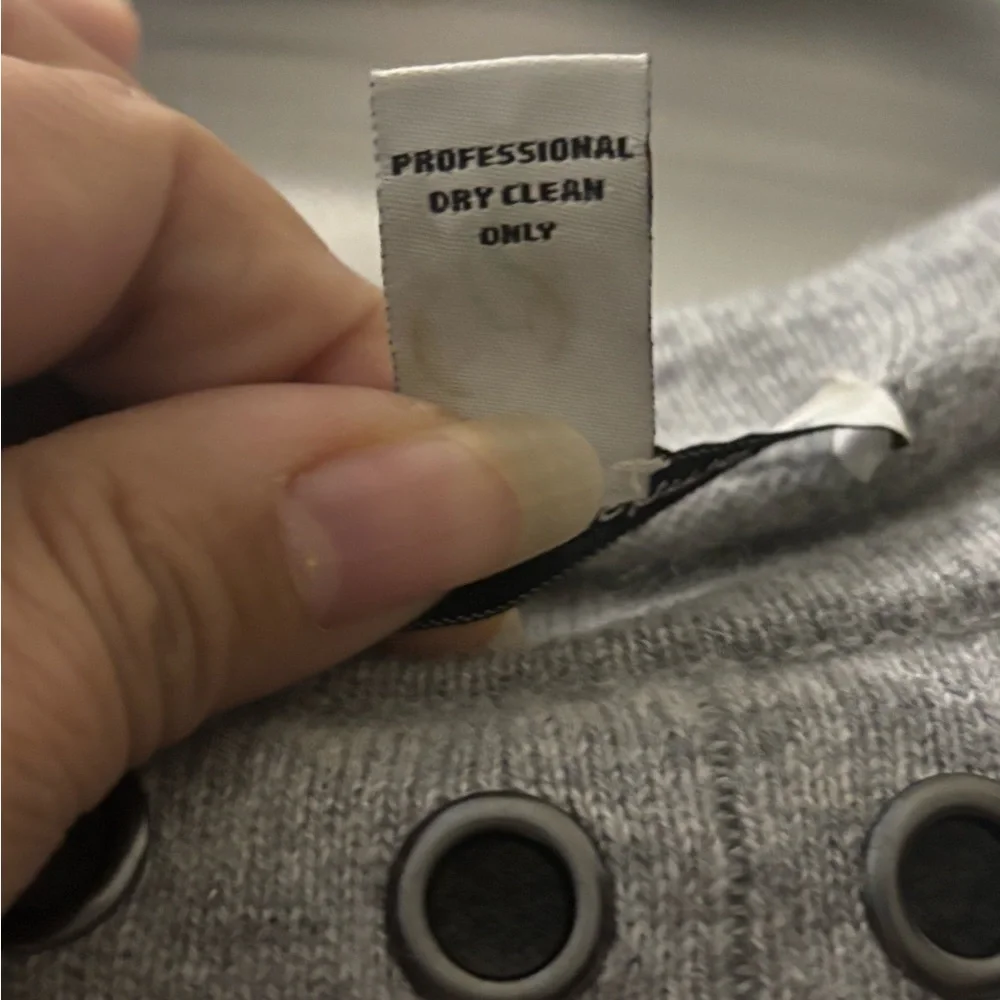 Gray Cashmere Sweater - Picture 4 of 6